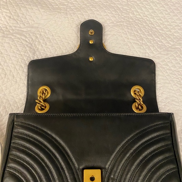 Gucci Marmont Shoulder Bag - Picture 9 of 13